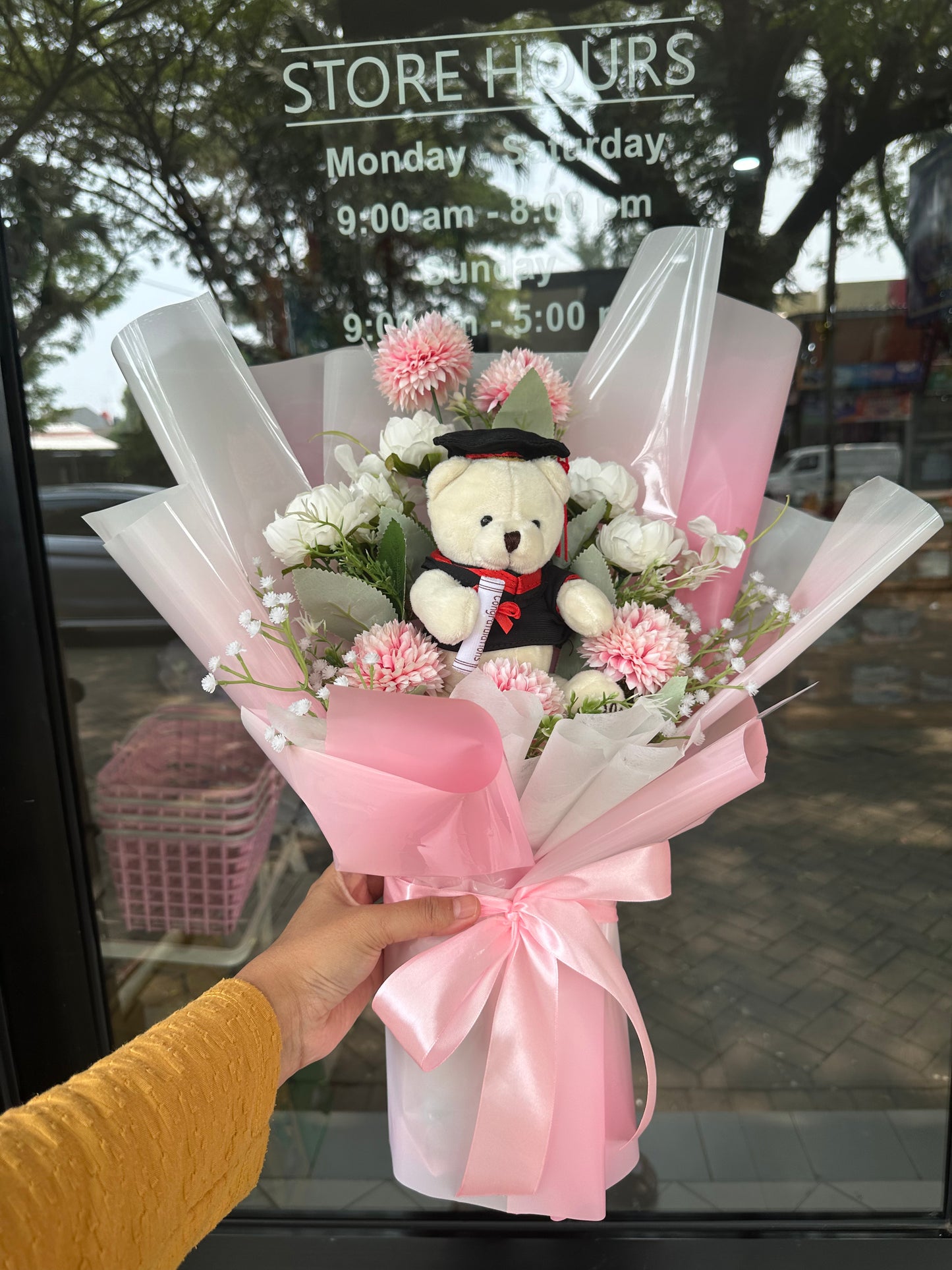 Gradient Pink Graduation Flower Bouquet